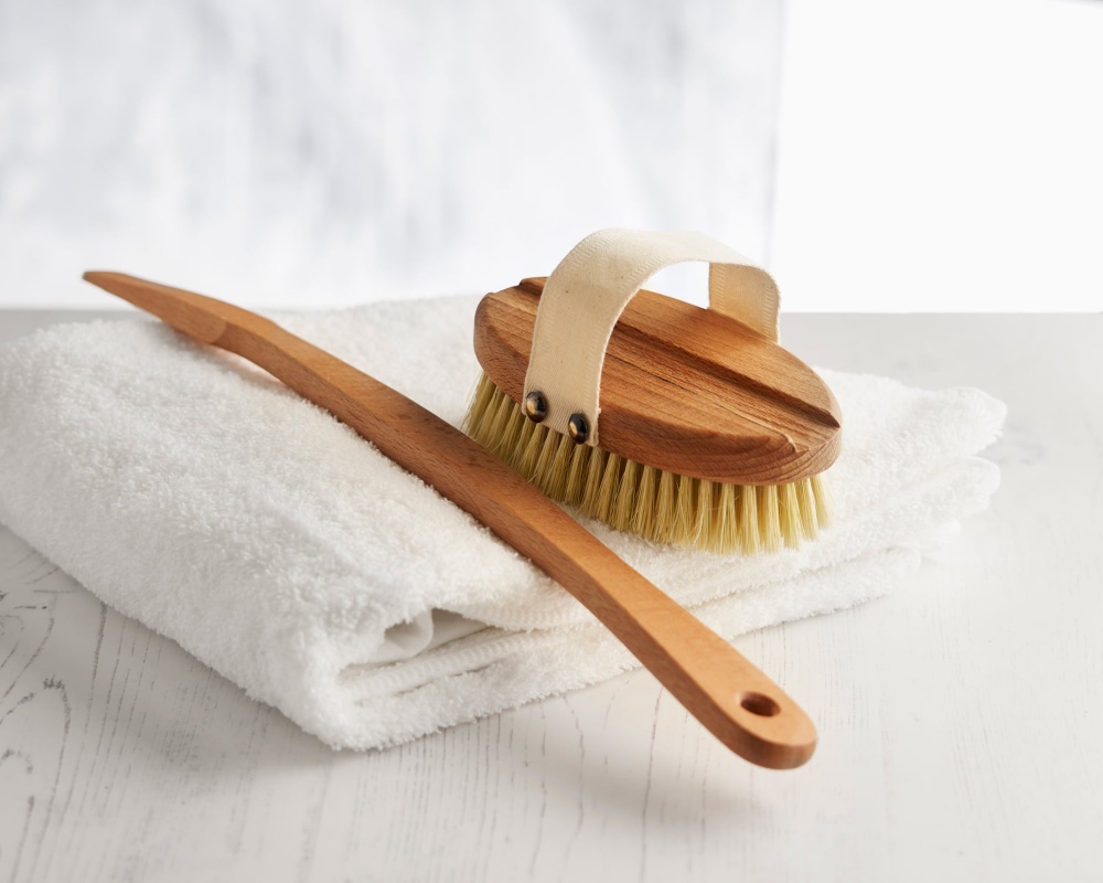 Wooden Bath Brush with a Replacement Head (FSC 100%) - ecoLiving.co.uk